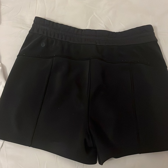 Softstream lululemon shorts. Size 8 - Picture 2 of 4